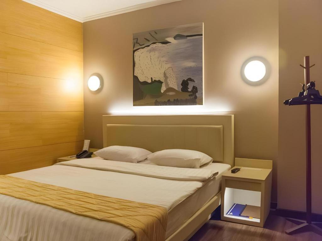 Gajahmada Avara Boutique Hotel Pontianak Exterior photo